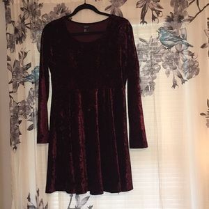 Forever 21 Beautiful Merlot Velvet Holiday Dress🌟
